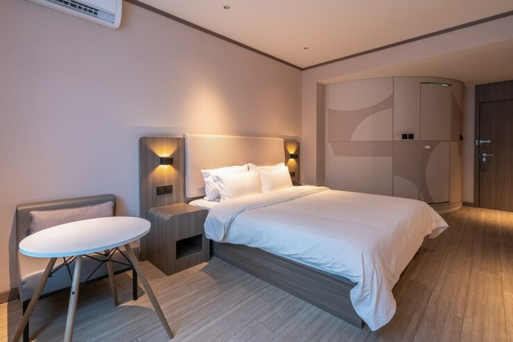 اتاق لوکس با نمای دریا