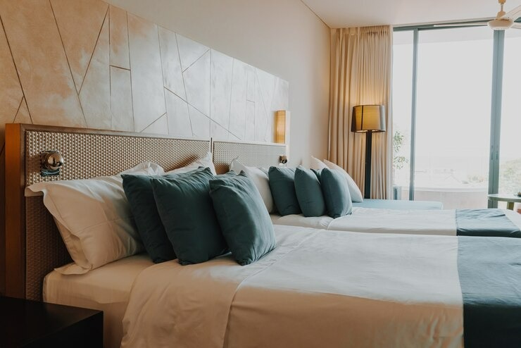 اتاق لوکس با نمای دریا