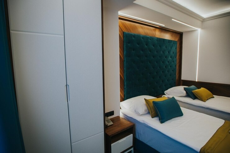 اتاق لوکس با نمای دریا